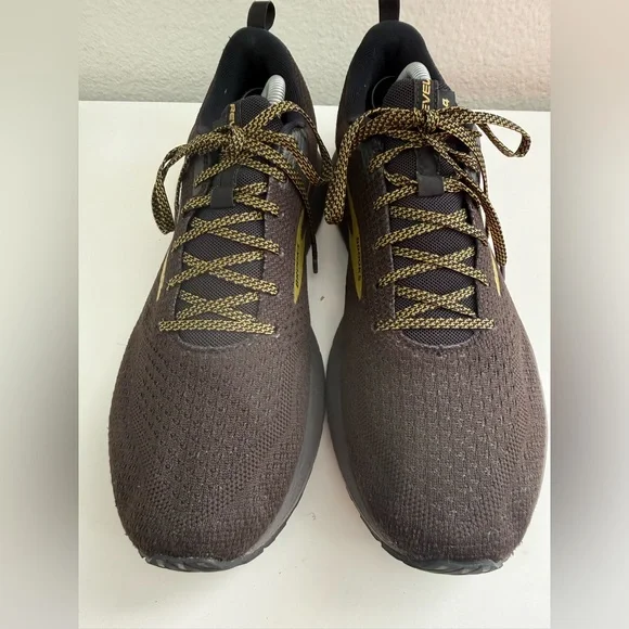 Brooks Men's Athletic Shoes in Black and Gold - Picture 2 of 6